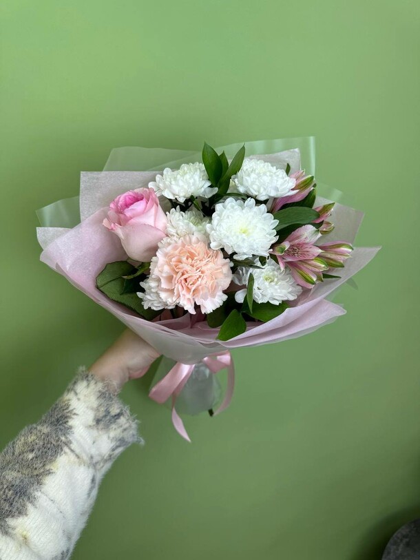 Мини букет, артикул F1364382 - 2700 рублей, доставка по городу. Flawery - доставка цветов