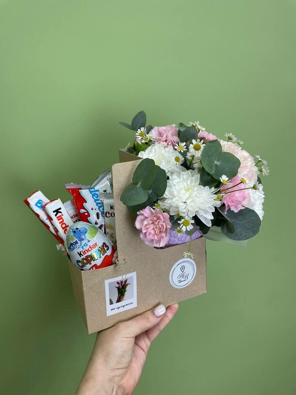 Комбо "для неё", артикул F1370207 - 4650 рублей, доставка по городу. Flawery - доставка цветов