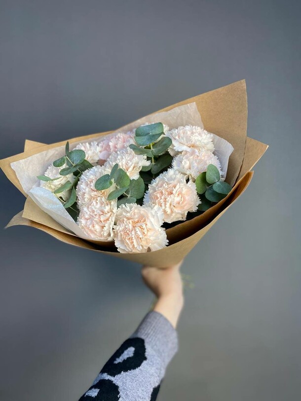 Особенной, артикул F1370539 - 4300 рублей, доставка по городу. Flawery - доставка цветов