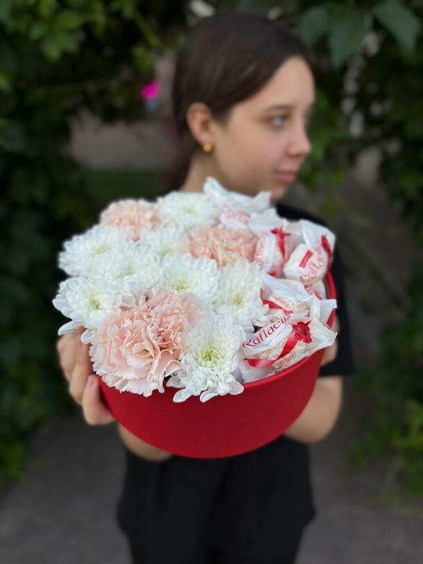 Цветы и сладости ❤️, артикул F1433139 - 4000 рублей, доставка по городу. Flawery - доставка цветов