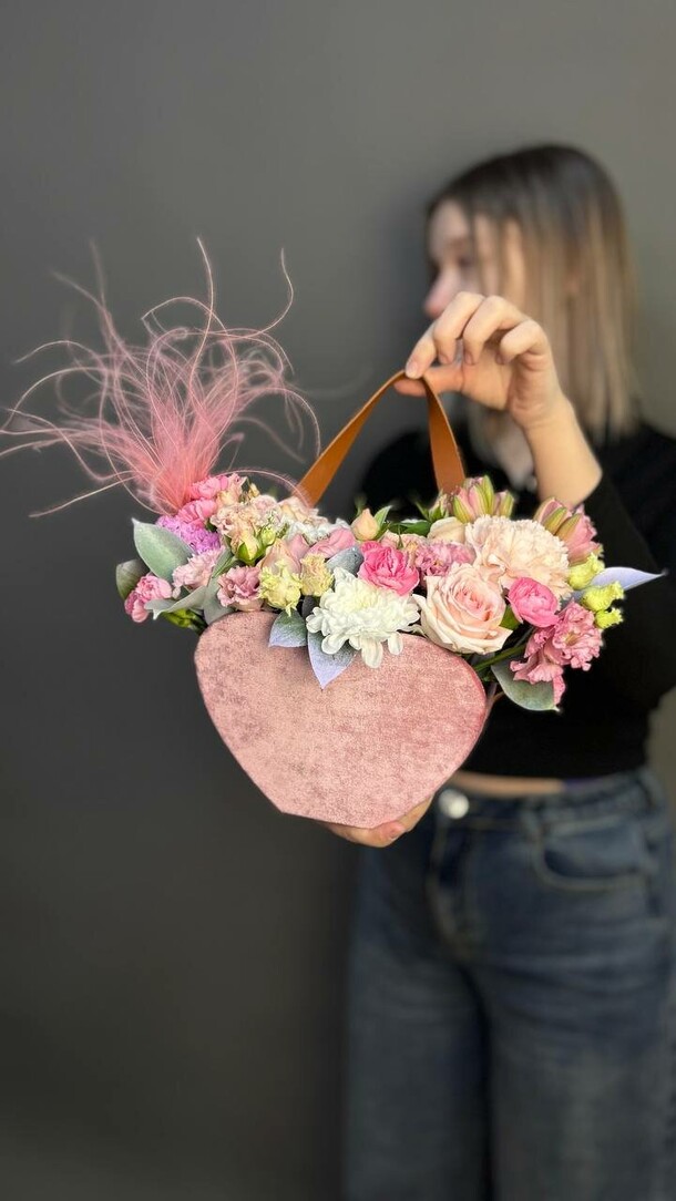 Кашпо сердечко, артикул F1370872 - 6000 рублей, доставка по городу. Flawery - доставка цветов