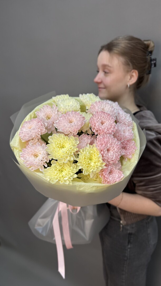 Солнечный моно букет хризантем, артикул F1410100 - 3600 рублей, доставка по городу. Flawery - доставка цветов