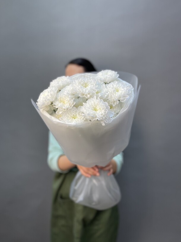 3 веточки хризантемы, артикул F1445795 - 2500 рублей, доставка по городу. Flawery - доставка цветов