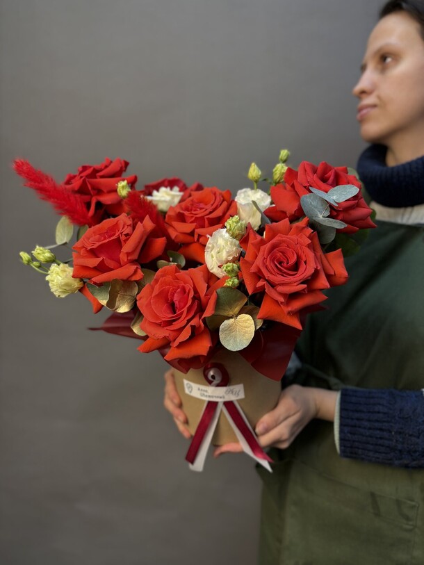 Коробочка с французскими розами, артикул F1487337 - 11000 рублей, доставка по городу. Flawery - доставка цветов