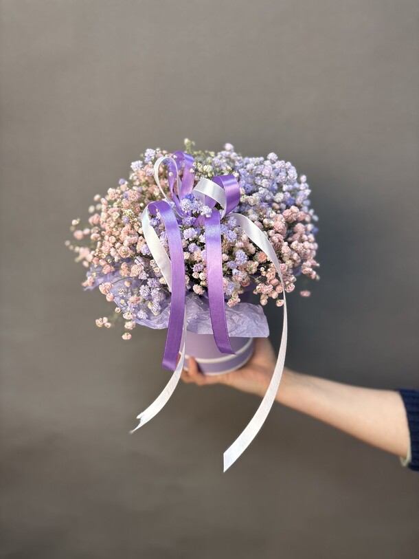 Коробочка с гипсофилой, артикул F1521533 - 2700 рублей, доставка по городу. Flawery - доставка цветов