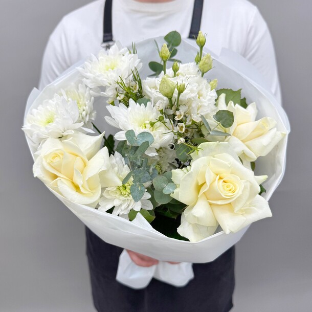 Розы, хризантема в букете микс 50см q115, артикул F1481917 - 3400 рублей, доставка по городу. Flawery - доставка цветов