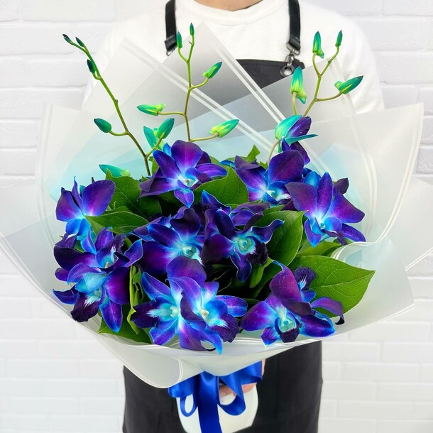 Орхидея дендробиум в букете 3 шт 40 см q151, артикул F1493261 - 3100 рублей, доставка по городу. Flawery - доставка цветов