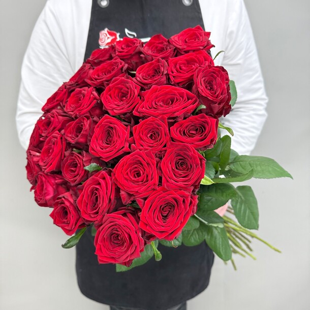 Розы красные ред наоми 29 штук под ленту 70 см q137, артикул F1499535 - 8300 рублей, доставка по городу. Flawery - доставка цветов