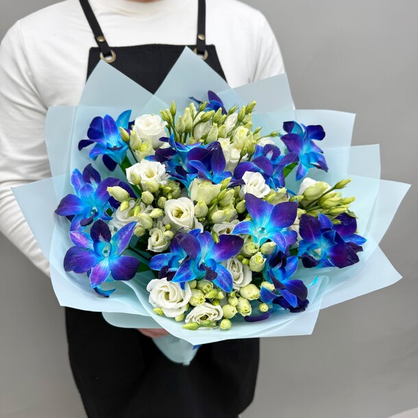 Букет из синих дендробиум с эустомой q208, артикул F1511619 - 10200 рублей, доставка по городу. Flawery - доставка цветов