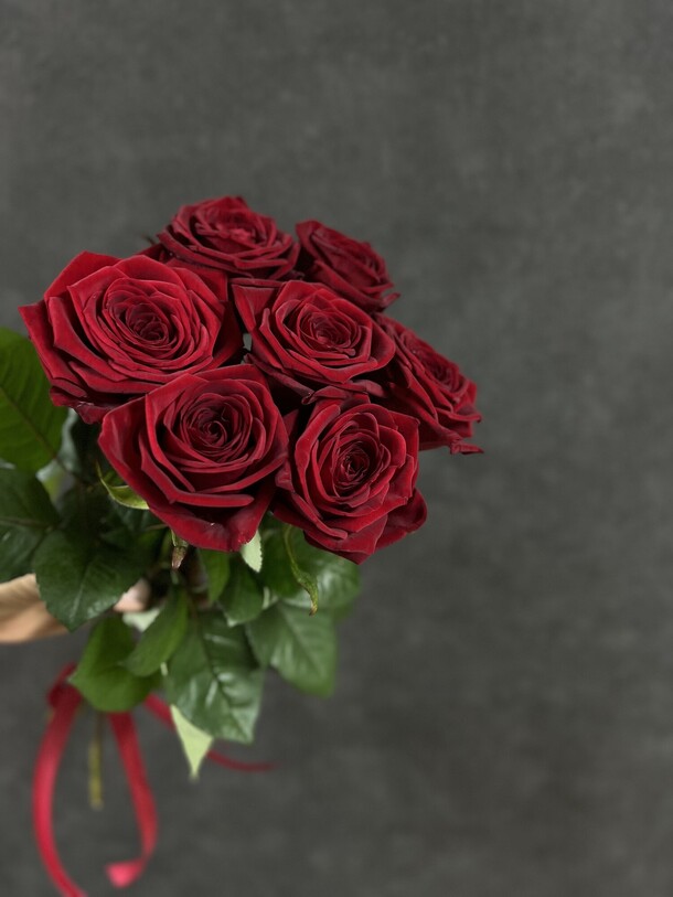 Красные розы 7шт арт.00075, артикул F1490329 - 2950 рублей, доставка по городу. Flawery - доставка цветов