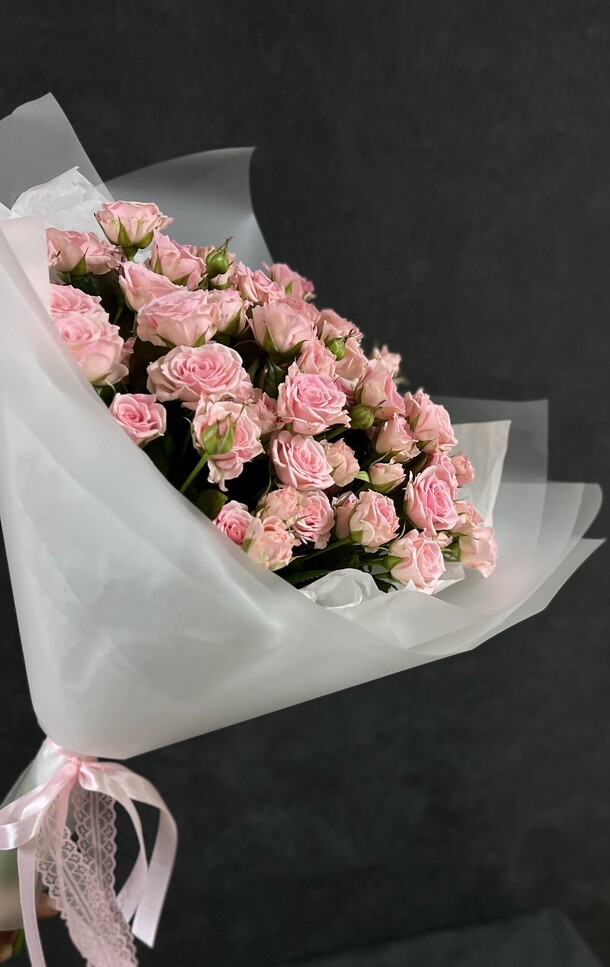 Кустовые розы 15шт арт.00024, артикул F1490333 - 8570 рублей, доставка по городу. Flawery - доставка цветов