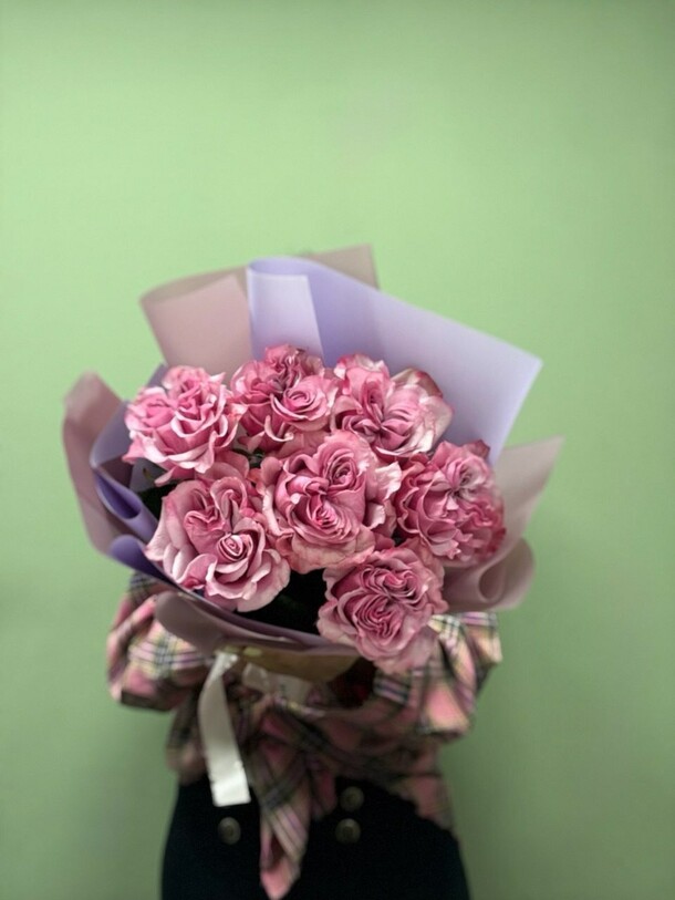 Букет из 7 роз, артикул F1492753 - 3900 рублей, доставка по городу. Flawery - доставка цветов