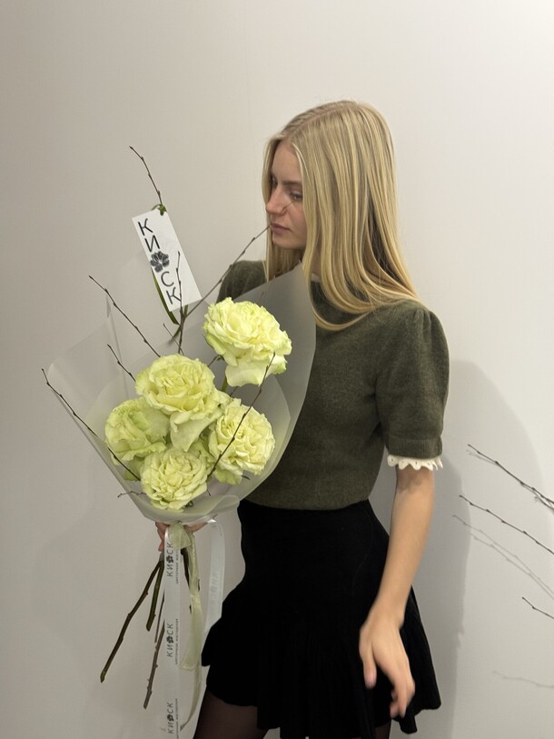 Нежный букет из 5 роз, артикул F1493571 - 3594 рублей, доставка по городу. Flawery - доставка цветов