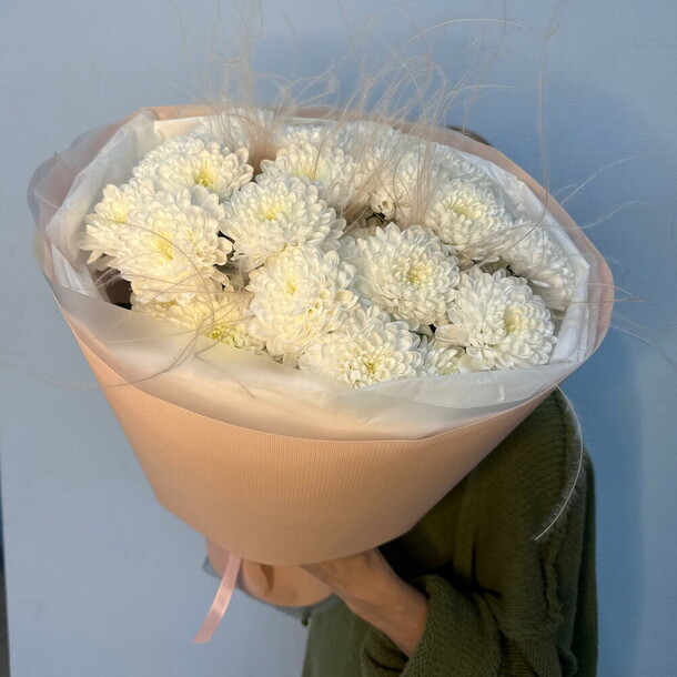 Букет из белых хризантем, артикул F1510285 - 3920 рублей, доставка по городу. Flawery - доставка цветов