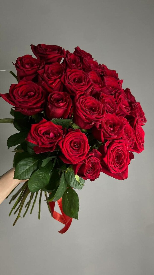 25 бордовых роз❤️🌹, артикул F1491526 - 9680 рублей, доставка по городу. Flawery - доставка цветов