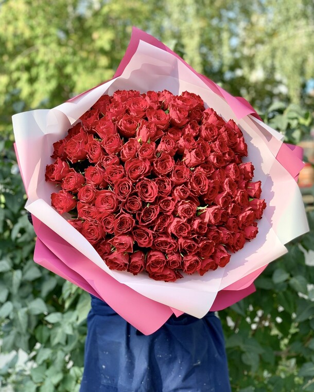 101 красная роза, артикул F1267381 - 21815 рублей, доставка по городу. Flawery - доставка цветов