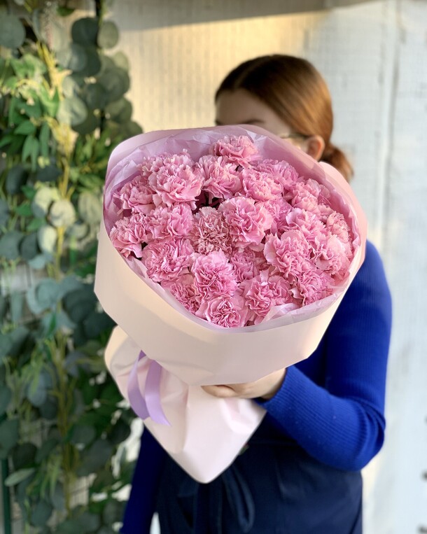 Нежный букет из диантусов, артикул F1267809 - 6442 рублей, доставка по городу. Flawery - доставка цветов