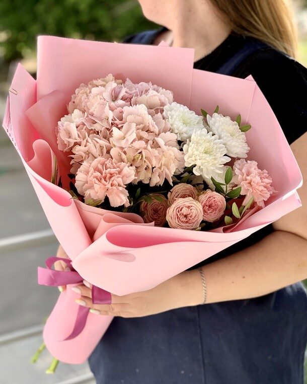 Микс букет свежих цветов, артикул F1267935 - 4612 рублей, доставка по городу. Flawery - доставка цветов