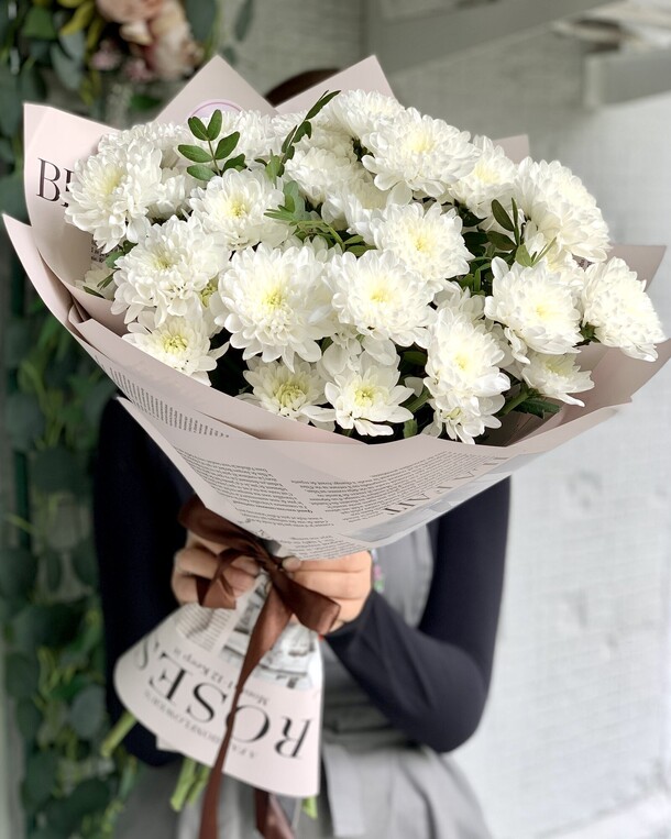 Роскошный букет цветов, артикул F1268688 - 6720 рублей, доставка по городу. Flawery - доставка цветов