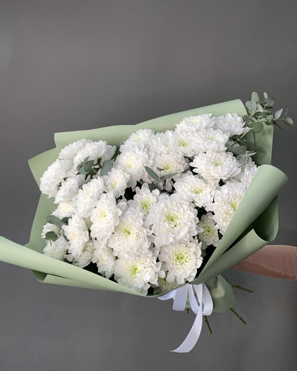 Весенний букет из кустовых хризантем, артикул F1272079 - 7014 рублей, доставка по городу. Flawery - доставка цветов