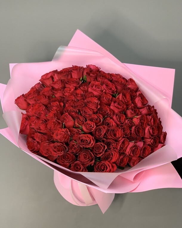 Монобукет из 101 розы, артикул F1276231 - 21815 рублей, доставка по городу. Flawery - доставка цветов