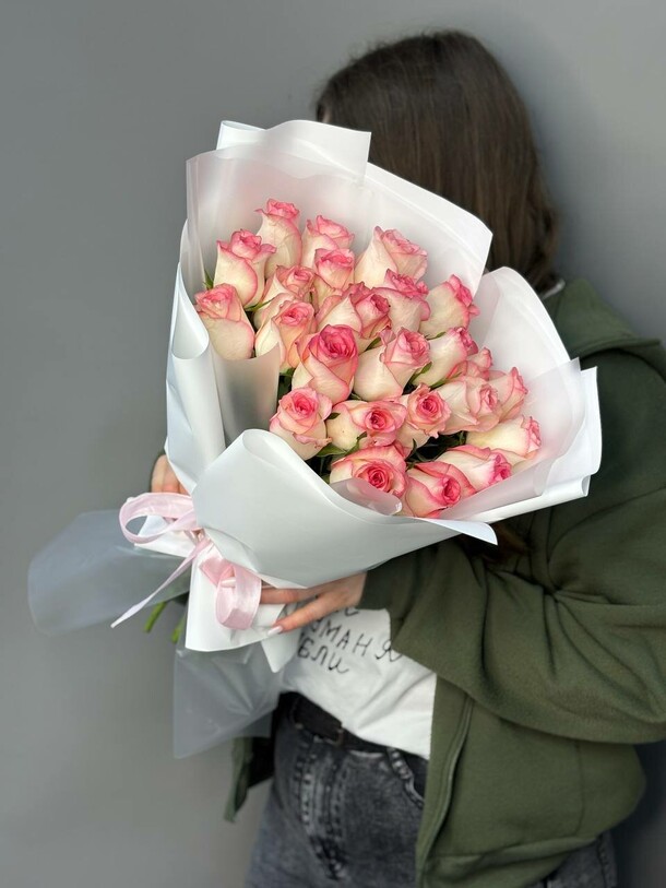 25 роз, артикул F1376451 - 6545 рублей, доставка по городу. Flawery - доставка цветов