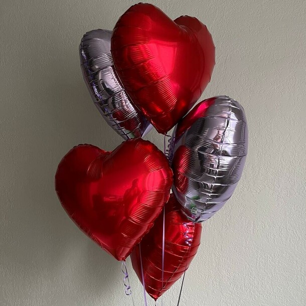 Фонтан из сердечек (5шт), артикул F1496765 - 2500 рублей, доставка по городу. Flawery - доставка цветов