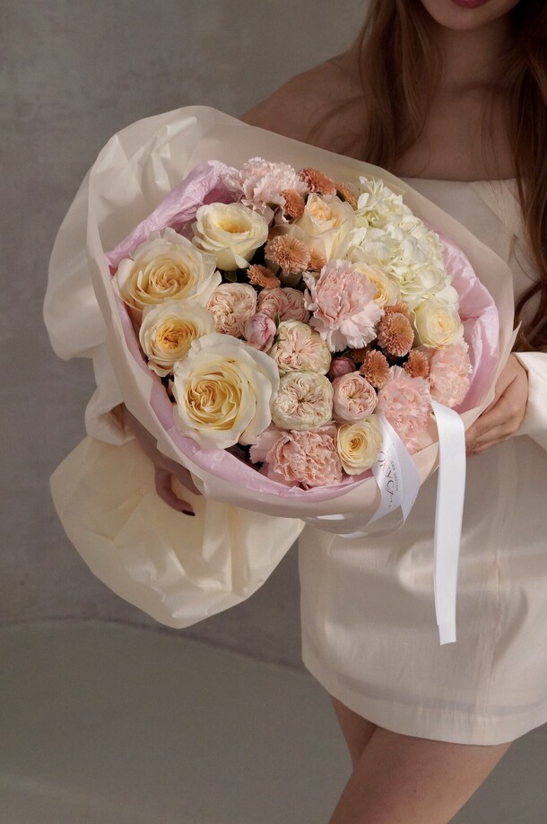 Кремовый букет, артикул F1486544 - 7800 рублей, доставка по городу. Flawery - доставка цветов