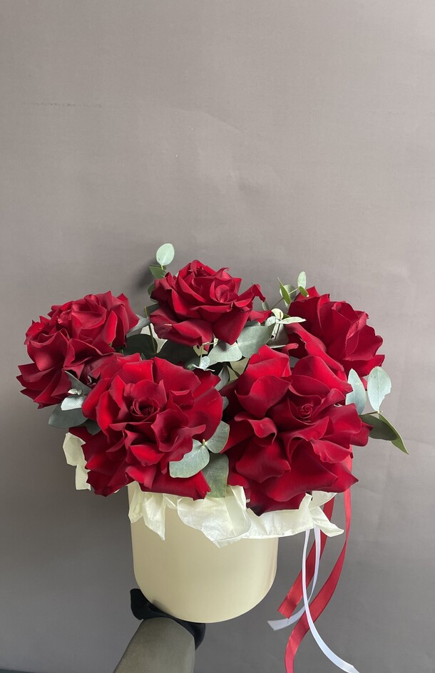 Коробка с цветами, артикул F1506771 - 3000 рублей, доставка по городу. Flawery - доставка цветов