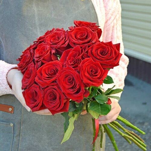 Букет из 15 красных роз 80 см, артикул F1138637 - 12082 рублей, доставка по городу. Flawery - доставка цветов