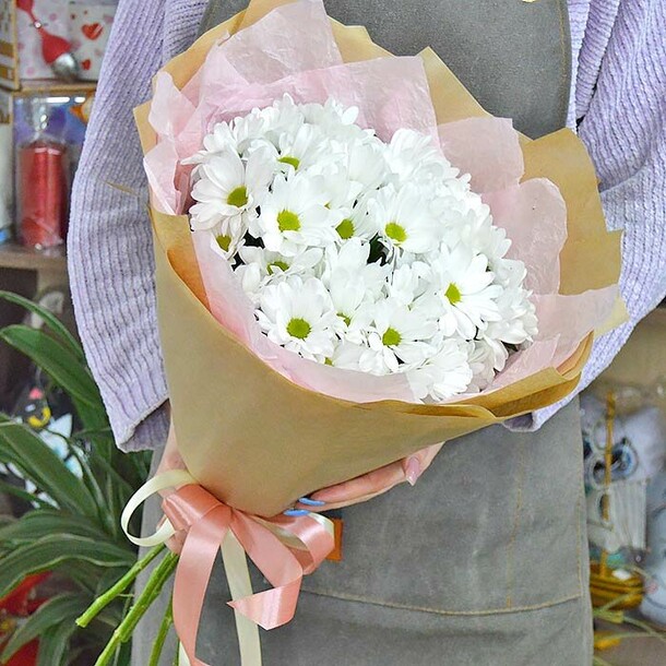 Букет белые хризантемы, артикул F1138979 - 8500 рублей, доставка по городу. Flawery - доставка цветов