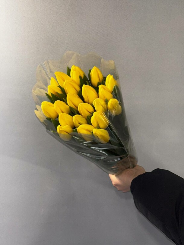 Букет из желтых тюльпанов, артикул F1516640 - 6500 рублей, доставка по городу. Flawery - доставка цветов