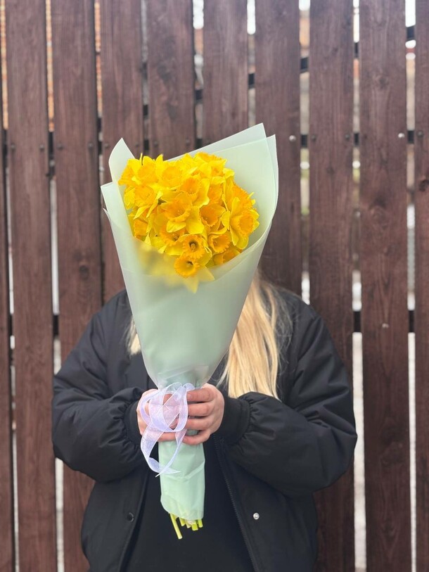 Нарциссы 51, артикул F1524853 - 2500 рублей, доставка по городу. Flawery - доставка цветов