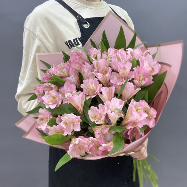 Букет из 11 альстромерий, артикул F1180190 - 4550 рублей, доставка по городу. Flawery - доставка цветов