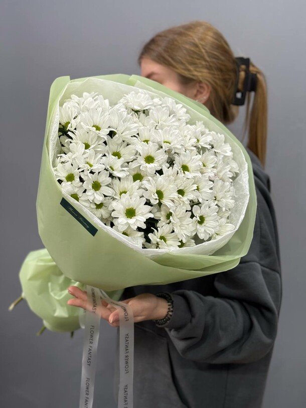 Букет из 7 белых хризантем, артикул F1180193 - 5150 рублей, доставка по городу. Flawery - доставка цветов
