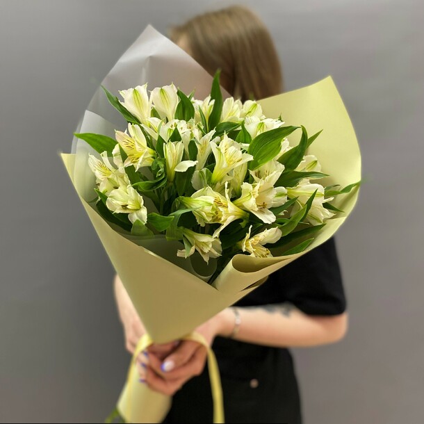 Букет альстромерий, артикул F1199325 - 3300 рублей, доставка по городу. Flawery - доставка цветов