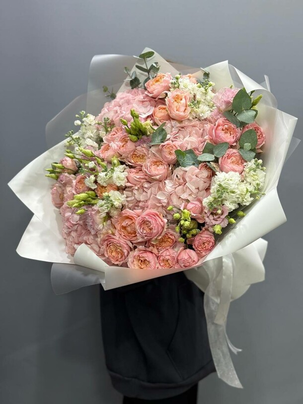 Букет великолепие, артикул F1346653 - 26715 рублей, доставка по городу. Flawery - доставка цветов