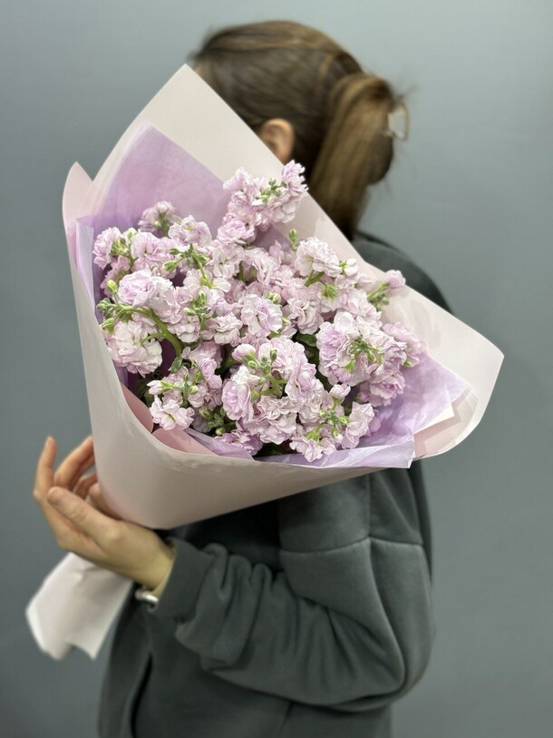 Букет из маттиолы, артикул F1348306 - 3960 рублей, доставка по городу. Flawery - доставка цветов