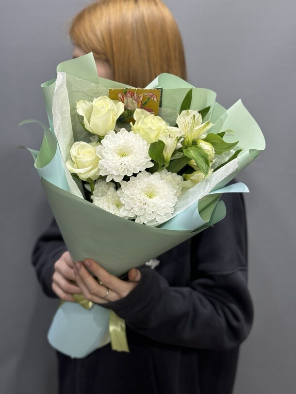 Букет из розы, хризантемы и альстромерии, артикул F1373279 - 2850 рублей, доставка по городу. Flawery - доставка цветов