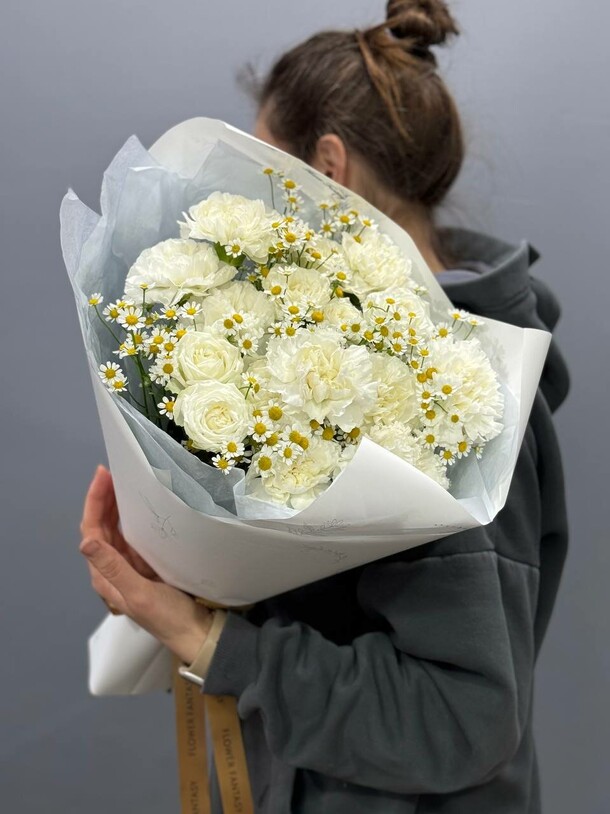 Букет нежные чувства, артикул F1373413 - 8496 рублей, доставка по городу. Flawery - доставка цветов