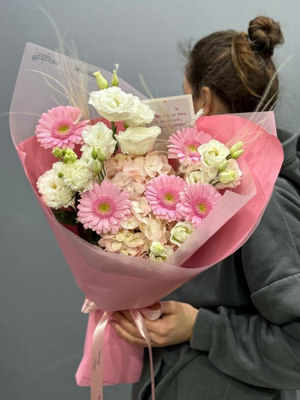 Букет дуновение ветра, артикул F1373443 - 6900 рублей, доставка по городу. Flawery - доставка цветов