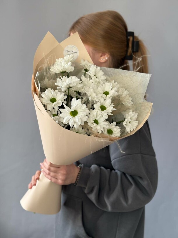 Букет из хризантем, артикул F1394903 - 3500 рублей, доставка по городу. Flawery - доставка цветов