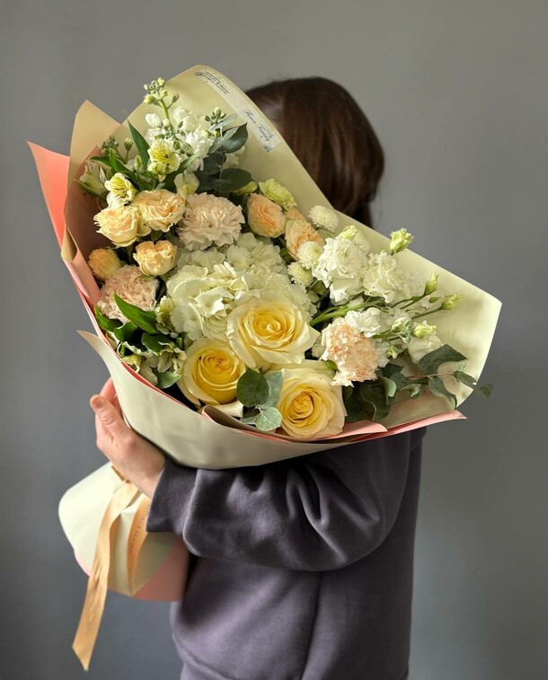 Букет солнечный, артикул F1398229 - 10225 рублей, доставка по городу. Flawery - доставка цветов