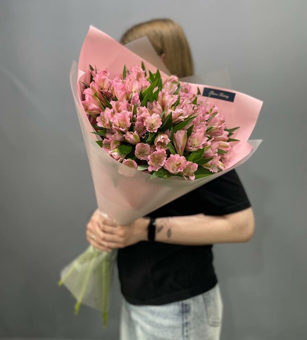 Букет из 15 розовых альстромерий, артикул F1429886 - 5800 рублей, доставка по городу. Flawery - доставка цветов