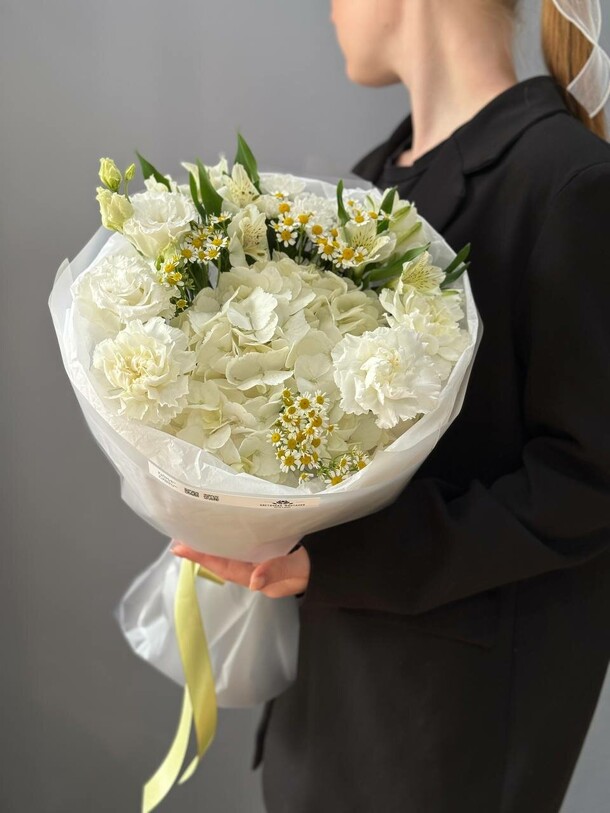 Букет летнее воспоминание, артикул F1454672 - 5450 рублей, доставка по городу. Flawery - доставка цветов