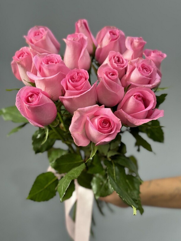 Букет из 15 розовых роз, артикул F1456722 - 3950 рублей, доставка по городу. Flawery - доставка цветов