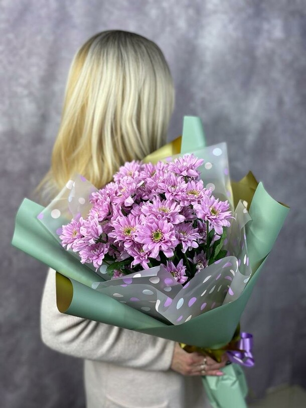 Монобукет из кустовой хризантемы, артикул F1205664 - 9497 рублей, доставка по городу. Flawery - доставка цветов