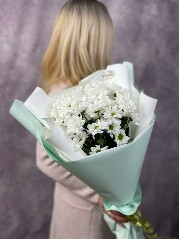 Монобукет из кустовой хризантемы, артикул F1205682 - 8163 рублей, доставка по городу. Flawery - доставка цветов