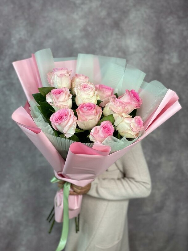 Букет из пион.Розы эквадор, артикул F1215786 - 19930 рублей, доставка по городу. Flawery - доставка цветов