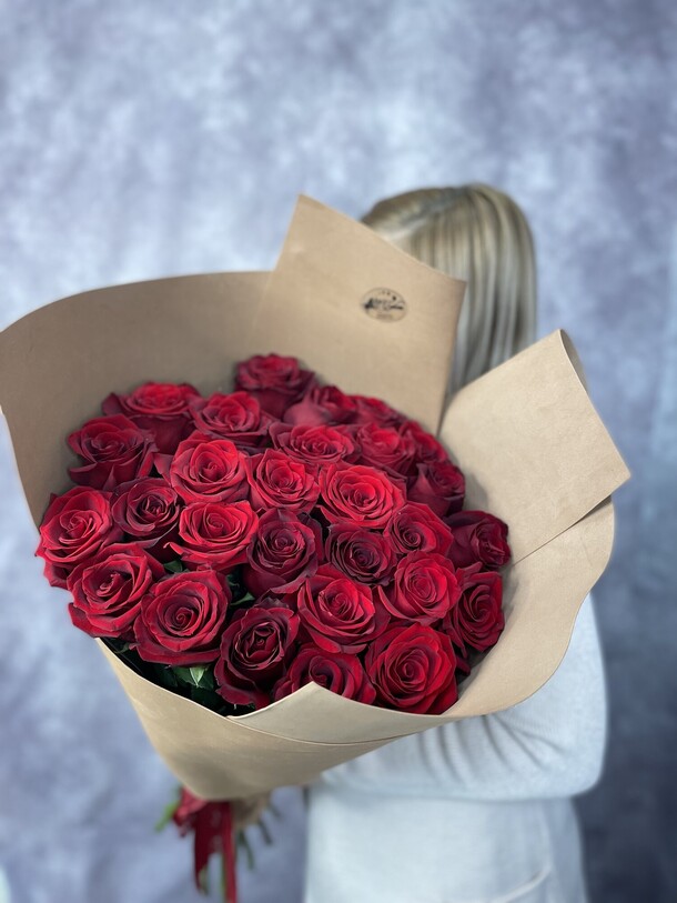 Букет из розы эквадор, артикул F1216009 - 30601 рублей, доставка по городу. Flawery - доставка цветов